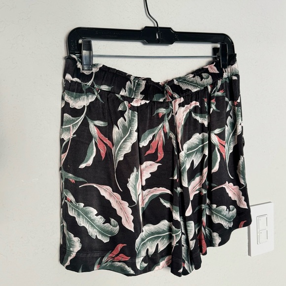 Rails Leighton Paradiso Black Satin Palm print short, Med, NEW - Picture 7 of 11